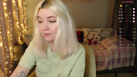 Snapshot of _blonde_barbie_ chatting on 3, 1, 2025 Elizabeth online show from 3, 1, 2025