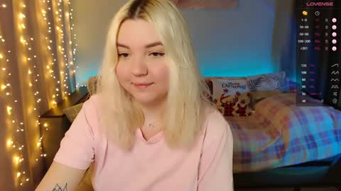 Snapshot of _blonde_barbie_ chatting on 13, 1, 2025 Elizabeth online show from 13, 1, 2025