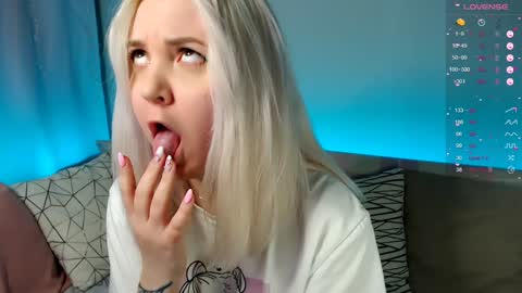 Snapshot of _blonde_barbie_ chatting on 29, 1, 2025 Elizabeth online show from 29, 1, 2025