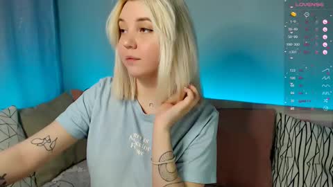 Snapshot of _blonde_barbie_ chatting on 13, 2, 2025 Elizabeth online show from 13, 2, 2025