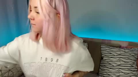 Snapshot of _blonde_barbie_ chatting on 20, 2, 2025 Elizabeth online show from 20, 2, 2025