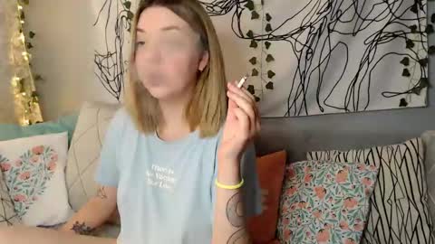 Snapshot of _blonde_barbie_ chatting on 13, 10, 2025 Elizabeth online show from 13, 10, 2025