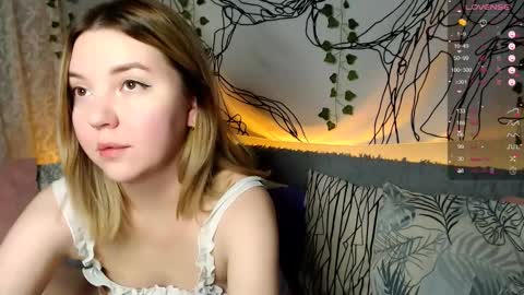 Snapshot of _blonde_barbie_ chatting on 23, 10, 2025 Elizabeth online show from 23, 10, 2025