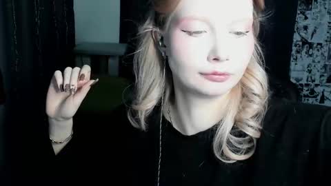 Snapshot of _caramel_milk_ chatting on 10, 3, 2025 Merlizz online show from 10, 3, 2025