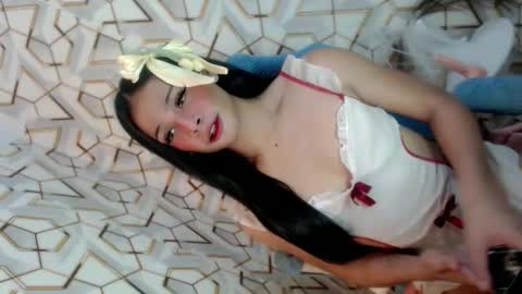 Kate flores online show from 5, 5, 2026