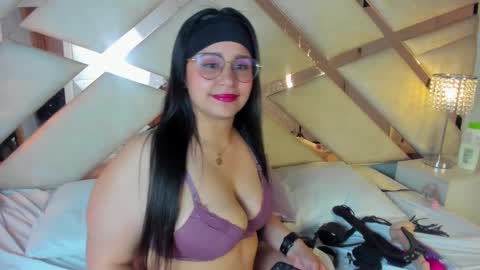 Snapshot of _carolinee_sweet chatting on 18, 12, 2024 Caroline Sweet online show from 18, 12, 2024