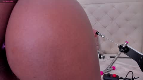 Chloe  online show from 30, 1, 2025