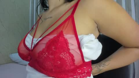 Chloe Collins online show from 19, 5, 2026