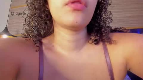 Snapshot of _dollargirl_ chatting on 14, 11, 2025 Abril online show from 14, 11, 2025