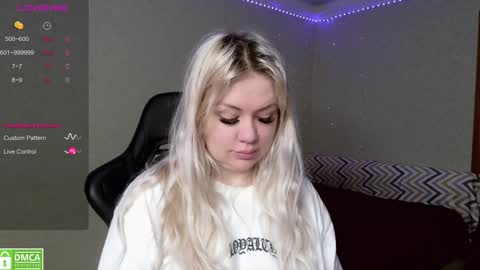 Snapshot of _elven_dreams__ chatting on 22, 12, 2024 chloue and Gretta online show from 22, 12, 2024