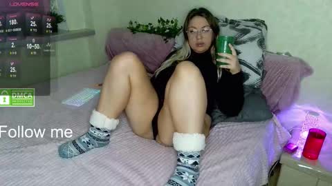 chloue and Gretta online show from 14, 11, 2025