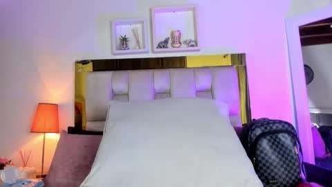 Isabella online show from 4, 10, 2025