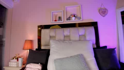 Isabella online show from 22, 4, 2026