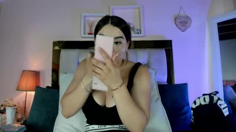 Snapshot of _emily_r chatting on 27, 4, 2026 Isabella online show from 27, 4, 2026