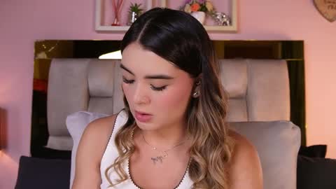 Snapshot of _emily_r chatting on 15, 5, 2026 Isabella online show from 15, 5, 2026