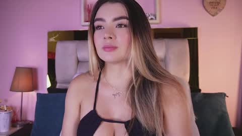 Snapshot of _emily_r chatting on 4, 6, 2026 Isabella online show from 4, 6, 2026