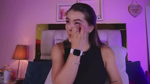 Snapshot of _emily_r chatting on 9, 6, 2026 Isabella online show from 9, 6, 2026