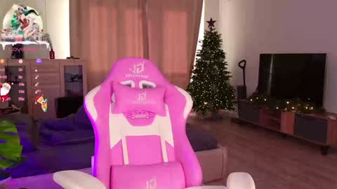 Snapshot of _enternity_ chatting on 15, 12, 2024 Mia online show from 15, 12, 2024