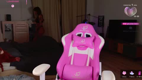 Snapshot of _enternity_ chatting on 19, 11, 2025 Mia online show from 19, 11, 2025