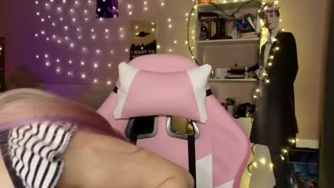 EveEva online show from 9, 2, 2026