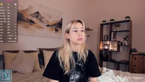 Snapshot of _golden_moon_ chatting on 27, 11, 2025 Rina online show from 27, 11, 2025