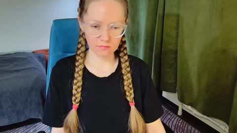 Snapshot of _goldilocks__ chatting on 16, 11, 2025 _goldilocks__ online show from 16, 11, 2025