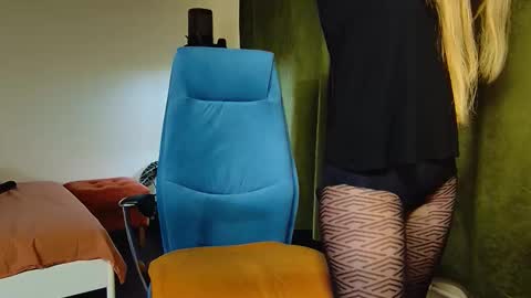 Snapshot of _goldilocks__ chatting on 25, 11, 2025 _goldilocks__ online show from 25, 11, 2025