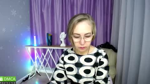 Snapshot of _greybunny_ chatting on 12, 10, 2025 _greybunny_ online show from 12, 10, 2025
