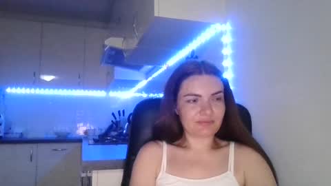 Snapshot of _hidden_frommymoom_ chatting on 2, 7, 2026 Criss4u online show from 2, 7, 2026
