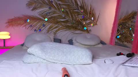 Holly online show from 21, 2, 2025