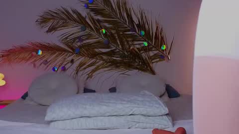 Holly online show from 23, 2, 2025