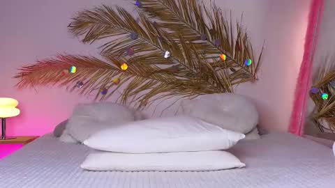 Holly online show from 26, 2, 2025