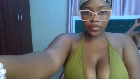 Snapshot of _honey_bloom chatting on 16, 2, 2026 _honey_bloom online show from 16, 2, 2026