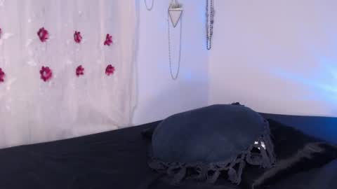 Jenn  online show from 15, 7, 2026