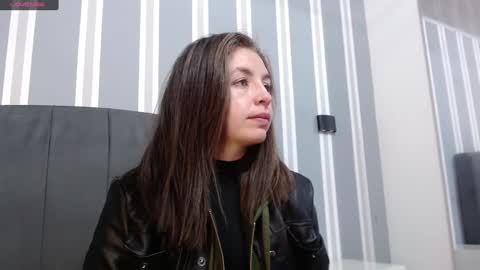 Snapshot of _isaabellaa chatting on 8, 1, 2025 Isa online show from 8, 1, 2025