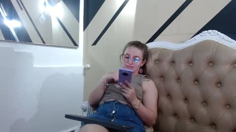 Snapshot of _isaabellaa chatting on 12, 1, 2025 Isa online show from 12, 1, 2025