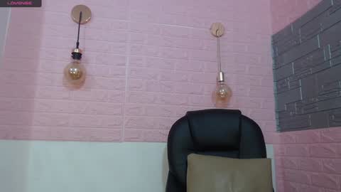 Snapshot of _isaabellaa chatting on 2, 2, 2025 Isa online show from 2, 2, 2025