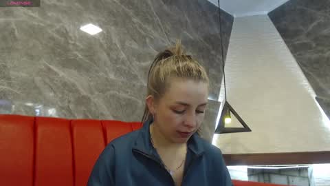 Snapshot of _isaabellaa chatting on 6, 2, 2025 Isa online show from 6, 2, 2025