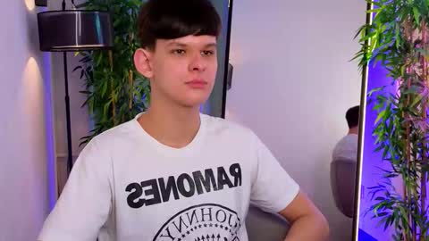 Snapshot of _jamesgray_ chatting on 4, 2, 2026 James online show from 4, 2, 2026