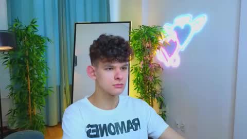 Snapshot of _jamesgray_ chatting on 24, 2, 2026 James online show from 24, 2, 2026