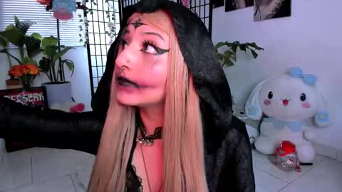 JULIANA online show from 8, 11, 2025