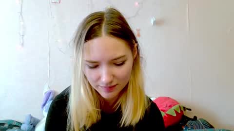 _kikiclark_ online show from 19, 9, 2025