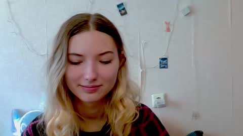 _kikiclark_ online show from 4, 10, 2025