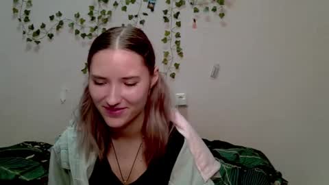 _kikiclark_ online show from 25, 10, 2025