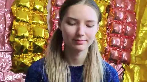 _kikiclark_ online show from 18, 3, 2026