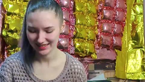 _kikiclark_ online show from 8, 4, 2026