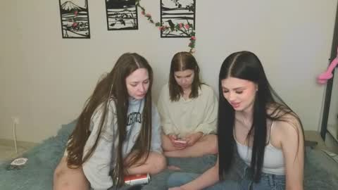 Snapshot of _kirieshka chatting on 12, 3, 2025 Molly Emily online show from 12, 3, 2025