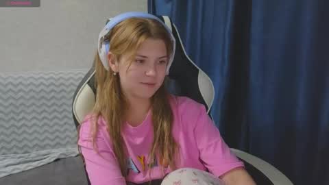 Snapshot of _kirieshka chatting on 22, 9, 2025 Molly Emily online show from 22, 9, 2025