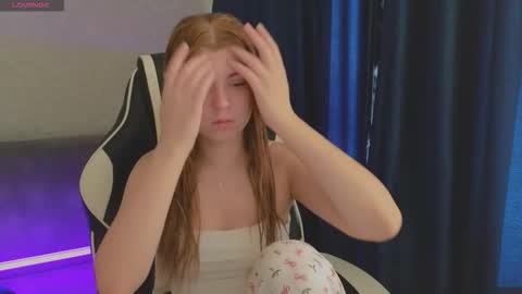 Snapshot of _kirieshka chatting on 8, 10, 2025 Molly Emily online show from 8, 10, 2025