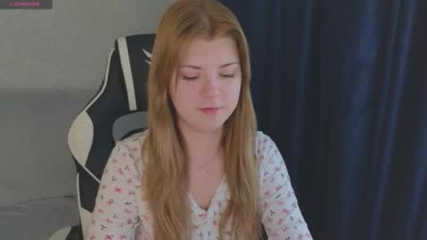 Snapshot of _kirieshka chatting on 15, 10, 2025 Molly Emily online show from 15, 10, 2025